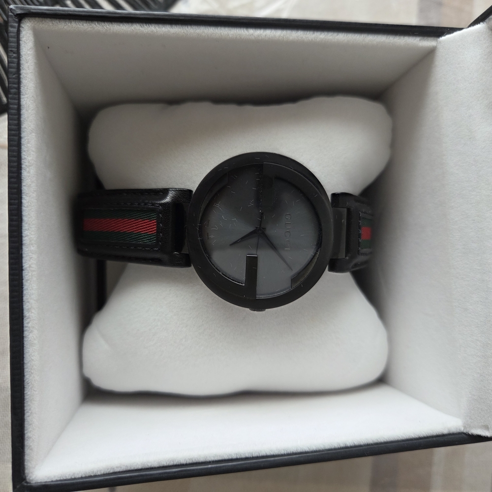 Gucci Men’s Black Watch with Signature Green-Red Stripe